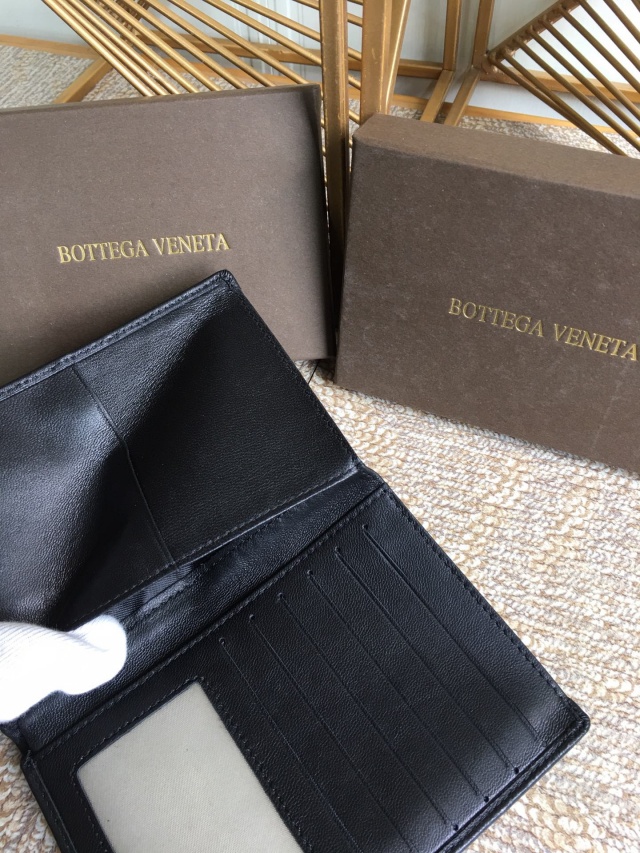 보테가 BOTTEGA VENETA  여권지갑 BO0720