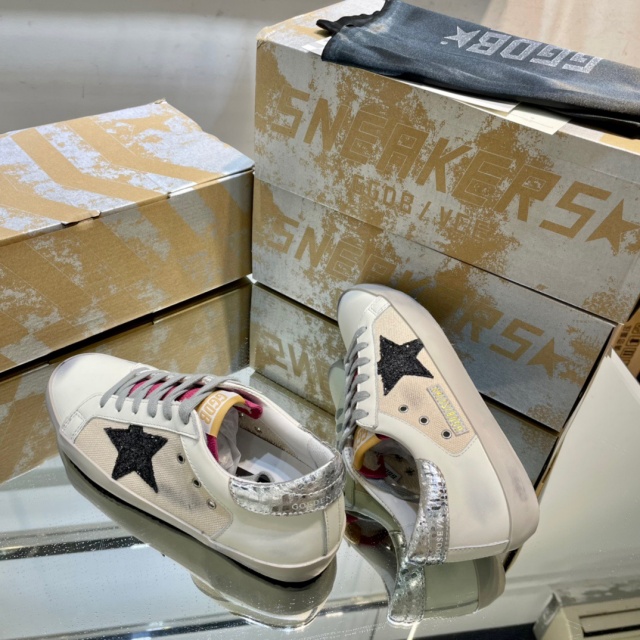 골든구스 GOLDEN GOOSE 남여공용 슈퍼스타 스니커즈 GD0496