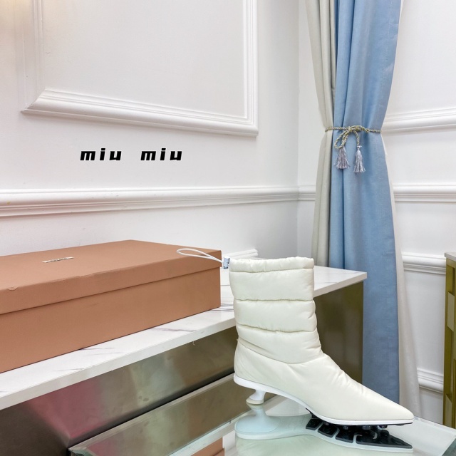 미우미우 MIUMIU 여성 앵클 부츠 MM0115