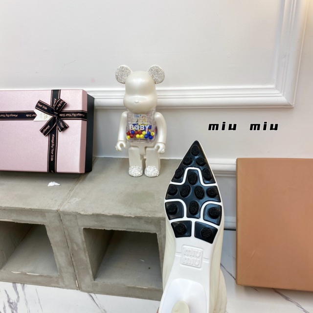 미우미우 MIUMIU 여성 앵클 부츠 MM0115