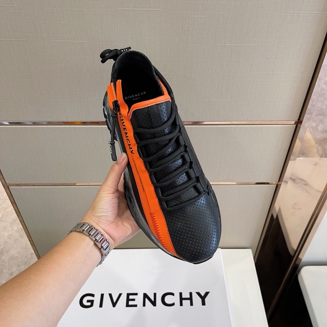 지방시 GIVENCHY 남성 스펙터 러너 스니커즈 GV0617