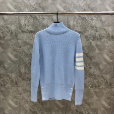 톰브라운 THOMBROWNE 남성 목폴라 니트 T377