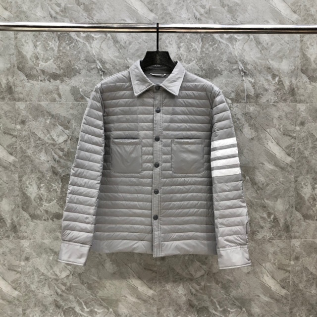 톰브라운 THOMBROWNE 남성 경량 패딩 T405