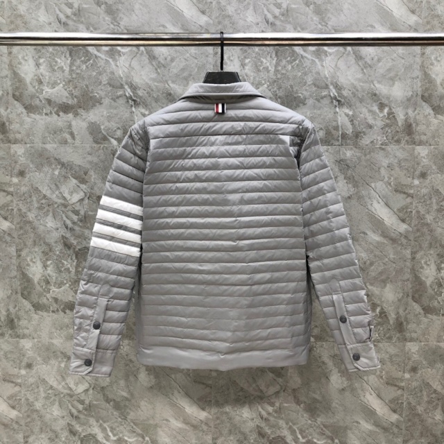 톰브라운 THOMBROWNE 남성 경량 패딩 T405