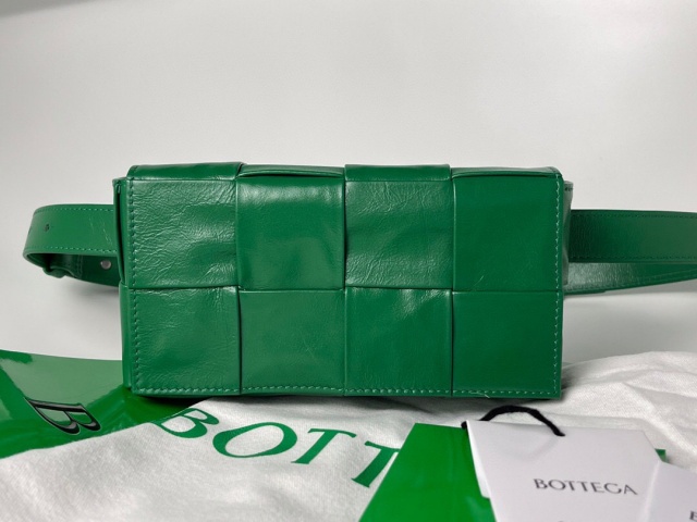 보테가 BOTTEGA VENETA 카세트 벨트백 651053 BO0700