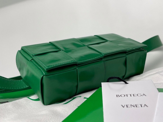 보테가 BOTTEGA VENETA 카세트 벨트백 651053 BO0700