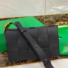 보테가 BOTTEGA VENETA 인트레치아토 카세트백 666870 BO0695