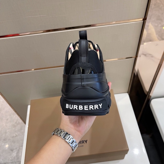 버버리 BURBERRY 남성 빈티지 스니커즈 BB296