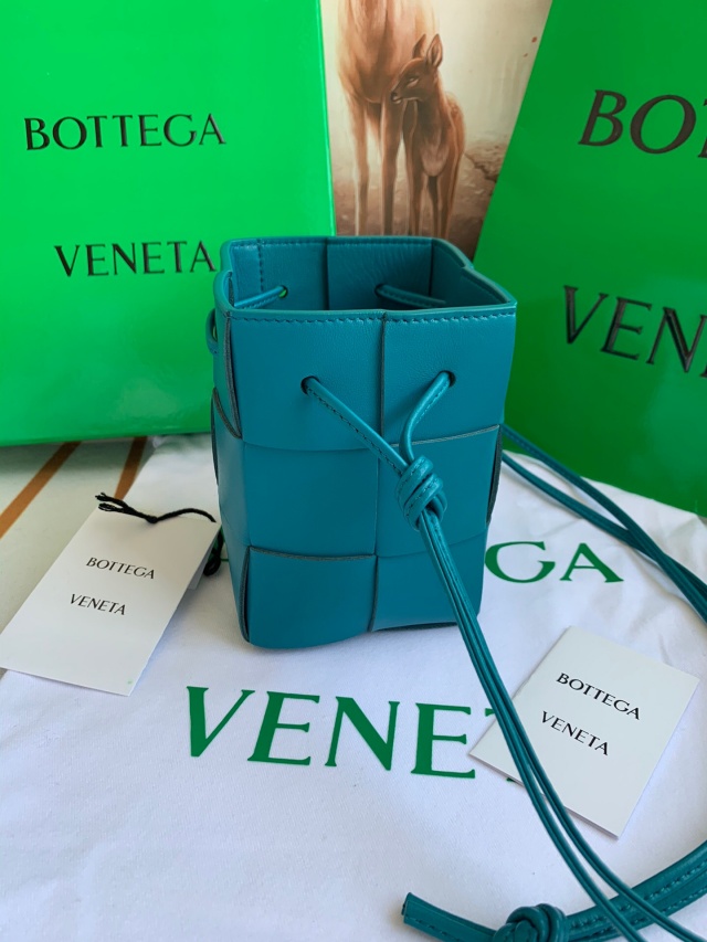 보테가 BOTTEGA VENETA 카세트 버킷백 680218 BO0784