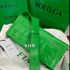 보테가 BOTTEGA VENETA 스트레치 카세트백 629068 BO0763