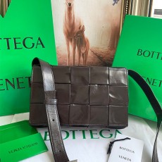 보테가 BOTTEGA VENETA 인트레치아토 카세트백 667298 BO0777