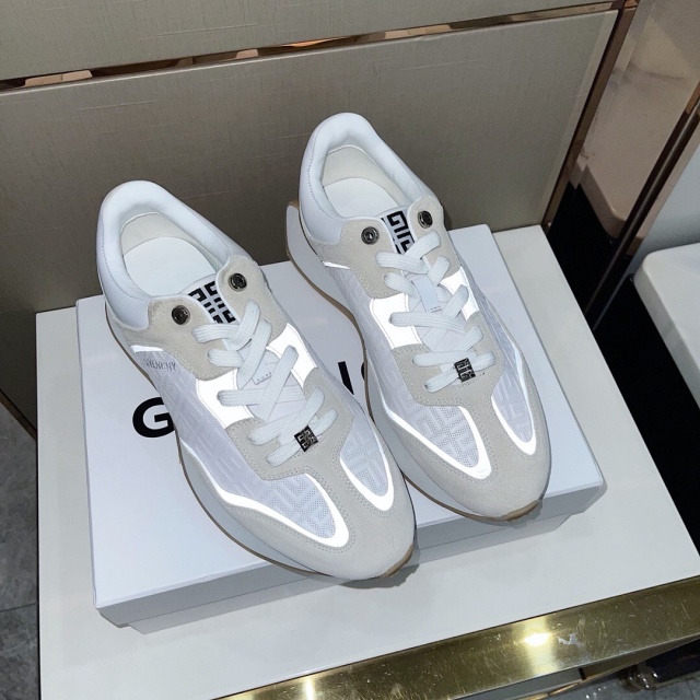 지방시 GIVENCHY 남성 스니커즈 GV0635