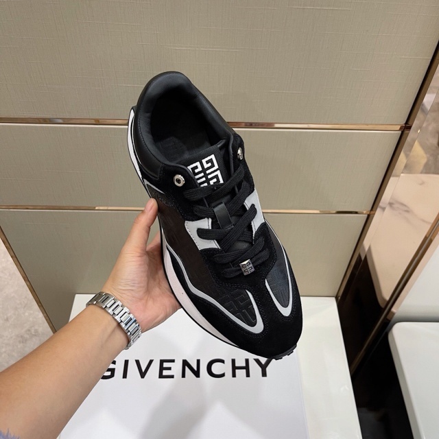 지방시 GIVENCHY 남성 스니커즈 GV0636