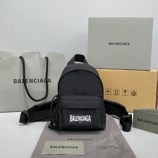 발렌시아가 Balenciaga 로고패치 미니 백팩 BC0461