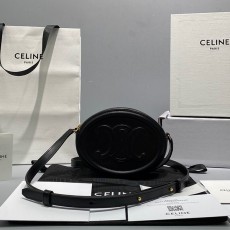 셀린느 CELINE 트리오페 시그니처 오벌 코인펄스  CL0519