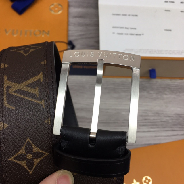 루이비통 LOUIS VUITTON 남성 양면 벨트 LV0571