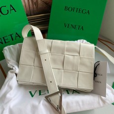 보테가 BOTTEGA VENETA 인트레치아토 카세트백 667298 BO0804