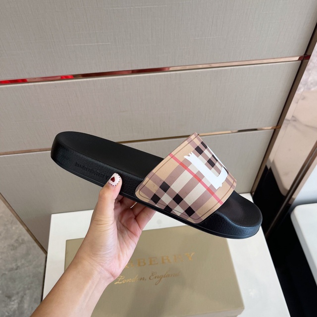 버버리 BURBERRY 남여공용 슬리퍼  BB324