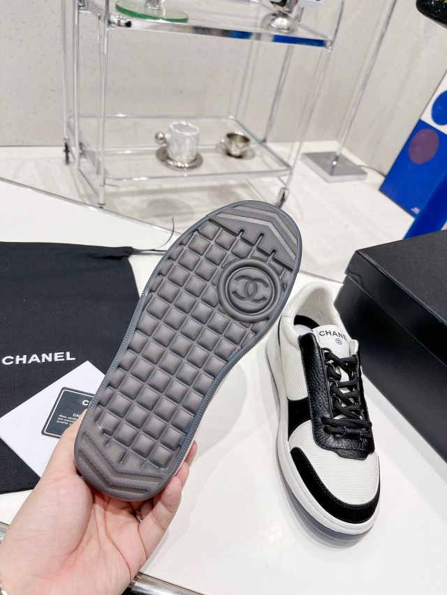 샤넬 CHANEL 여성 스니커즈 C02060