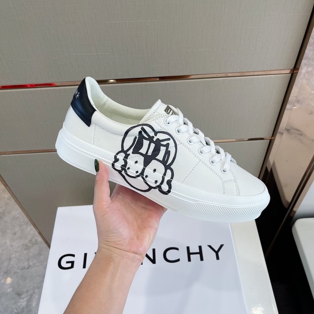 지방시 GIVENCHY 남성 어반 스트리트 스니커즈 GV0654