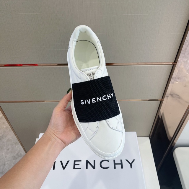 지방시 GIVENCHY 남성 어반 스트리트 스니커즈 GV0656