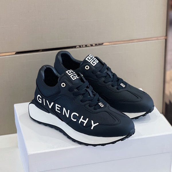 지방시 GIVENCHY 남성 러닝 스니커즈 GV0661