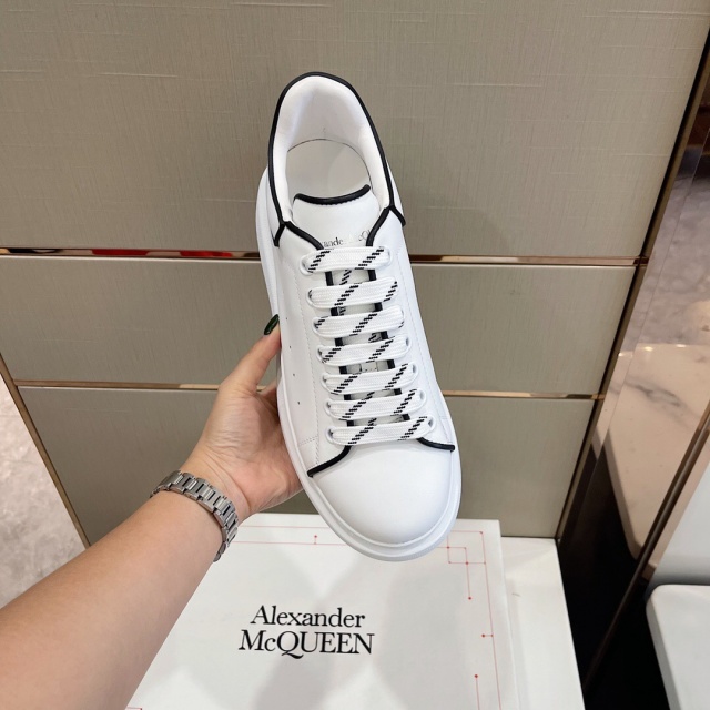 매퀸 Mcqueen 남여공용 오버솔 스니커즈 M378