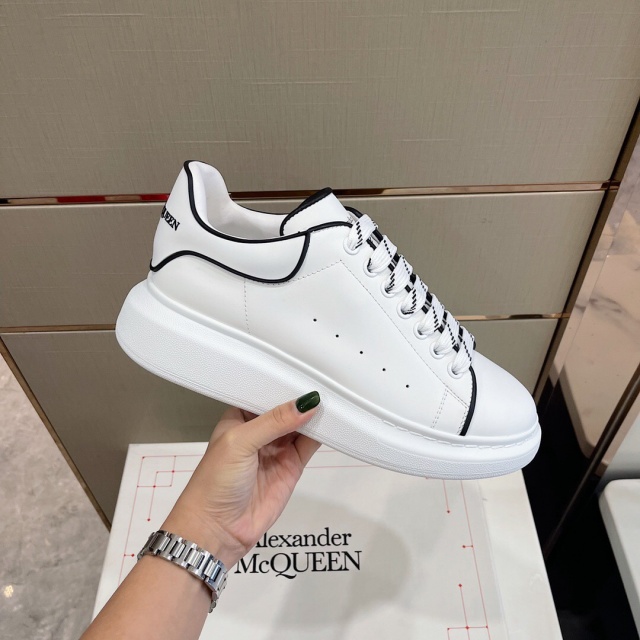 매퀸 Mcqueen 남여공용 오버솔 스니커즈 M378