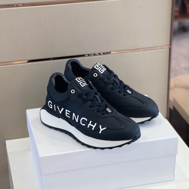 지방시 GIVENCHY 남성 러닝 스니커즈 GV0661