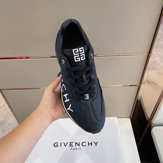 지방시 GIVENCHY 남성 러닝 스니커즈 GV0661