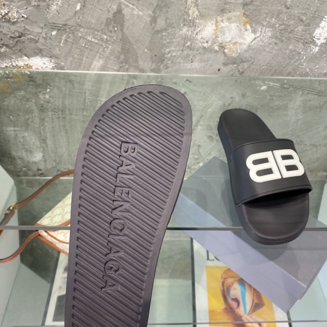 발렌시아가 Balenciaga 남여공용 슬라이드 슬리퍼 BG0700