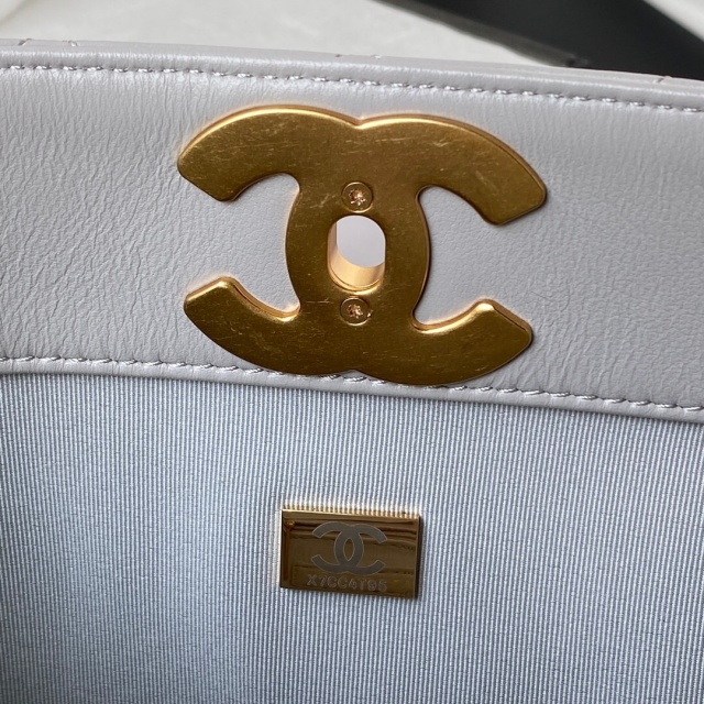 샤넬 CHANEL 램스킨 쇼퍼백 AS2977 C2295