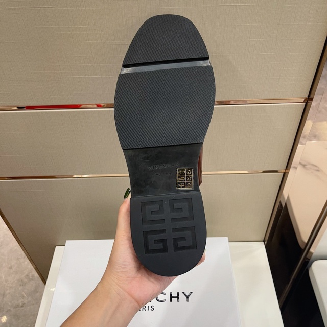 지방시 GIVENCHY 남성 스퀘어 로퍼  GV0678