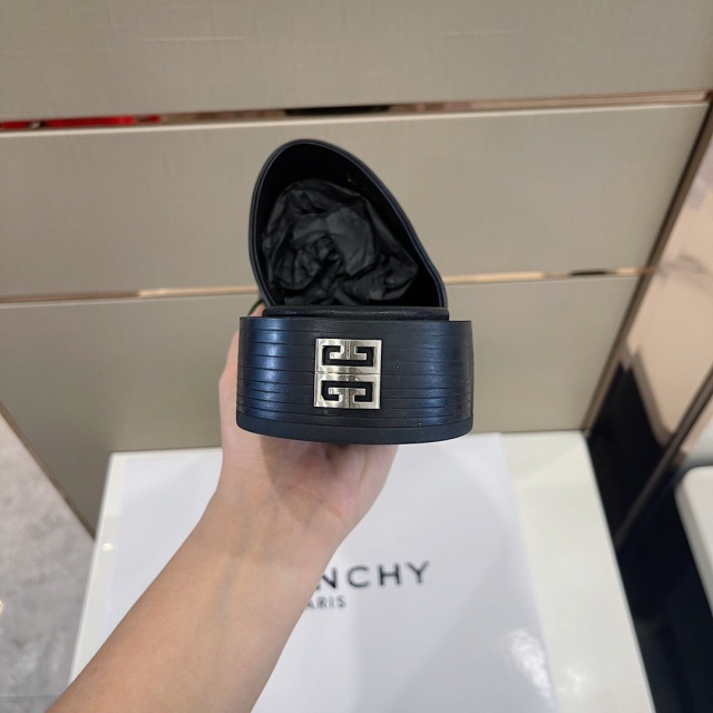 지방시 GIVENCHY 남성 스퀘어 로퍼 GV0681