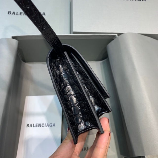 발렌시아가 Balenciaga 여성 샤프 크로스백 BC0519