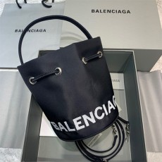 발렌시아가 Balenciaga 드로스트링 버킷백 BC0511