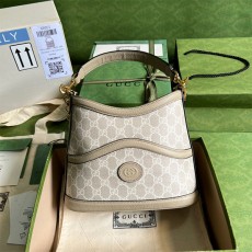 구찌 GUCCI  인터로킹 G 라지 숄더백 696011 GU02096