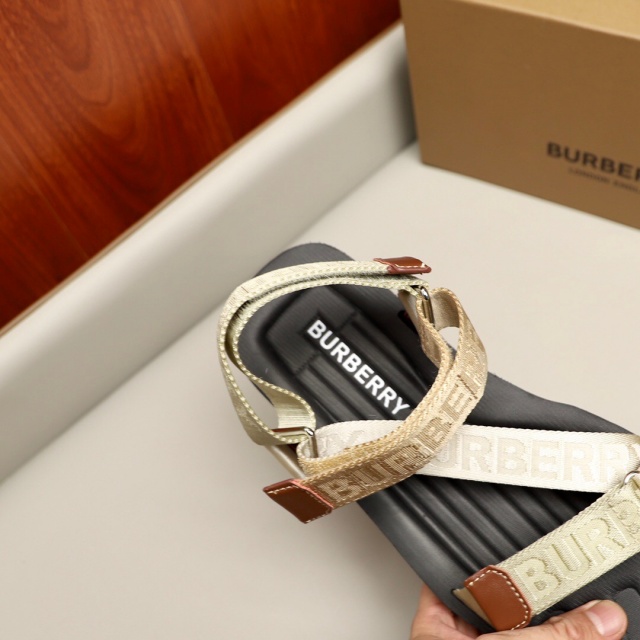 버버리 BURBERRY 남성 샌들  BB343