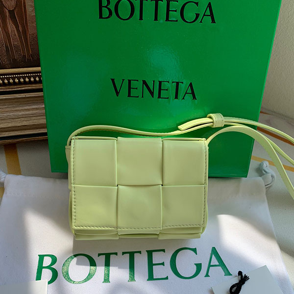 보테가 BOTTEGA VENETA 베네타 미니 카세트백 667048 BO0811