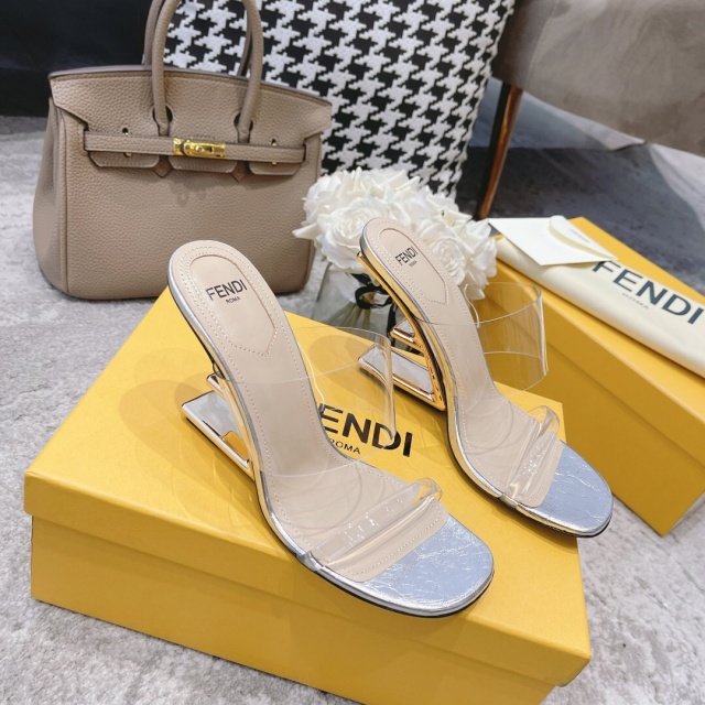 펜디 FENDI 여성 웨지힐 샌들 F170