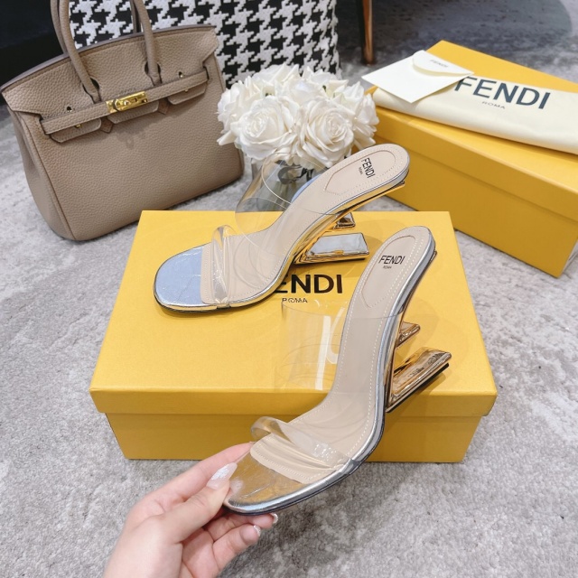 펜디 FENDI 여성 웨지힐 샌들 F170