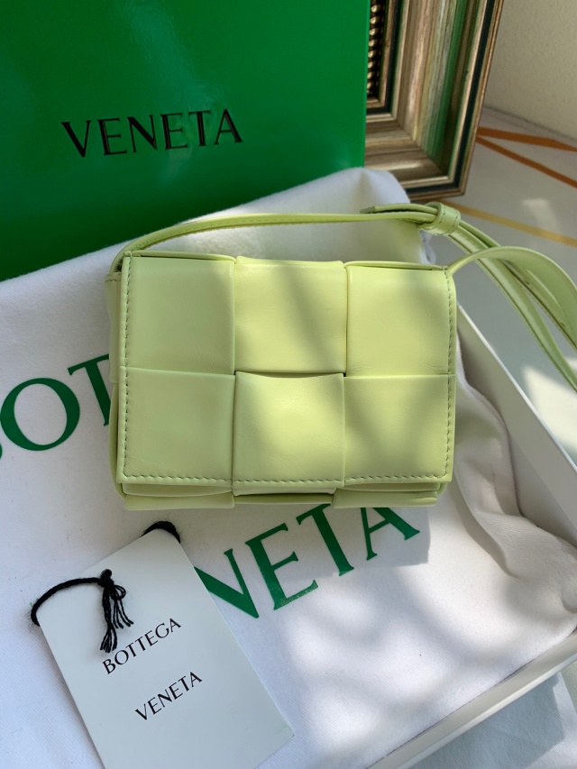 보테가 BOTTEGA VENETA 베네타 미니 카세트백 667048 BO0811