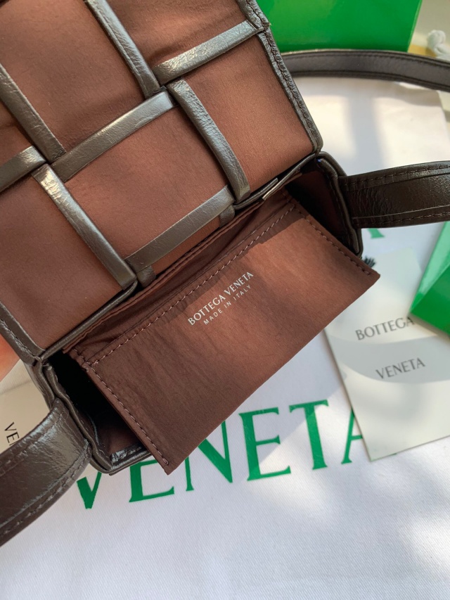 보테가 BOTTEGA VENETA 베네타 미니 카세트백 667048 BO0816