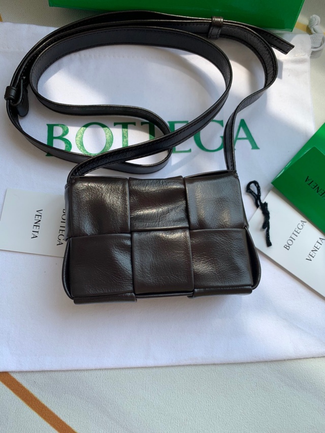 보테가 BOTTEGA VENETA 베네타 미니 카세트백 667048 BO0816