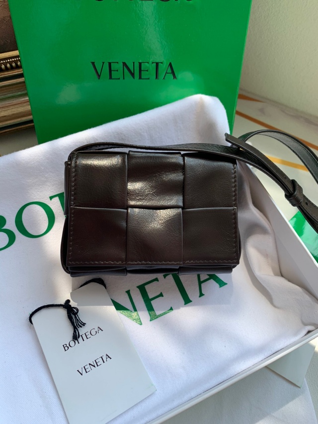 보테가 BOTTEGA VENETA 베네타 미니 카세트백 667048 BO0816