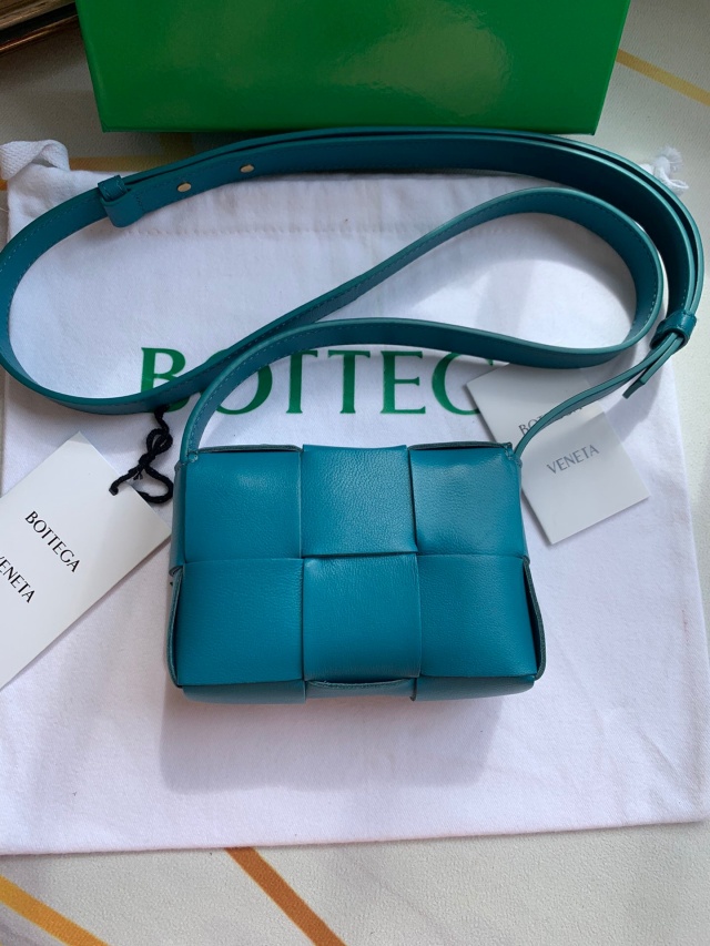 보테가 BOTTEGA VENETA 베네타 미니 카세트백 666688 BO0817