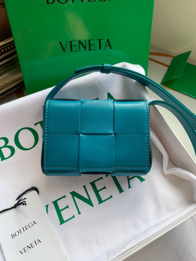 보테가 BOTTEGA VENETA 베네타 미니 카세트백 666688 BO0817