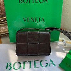 보테가 BOTTEGA VENETA 베네타 미니 카세트백 667048 BO0816