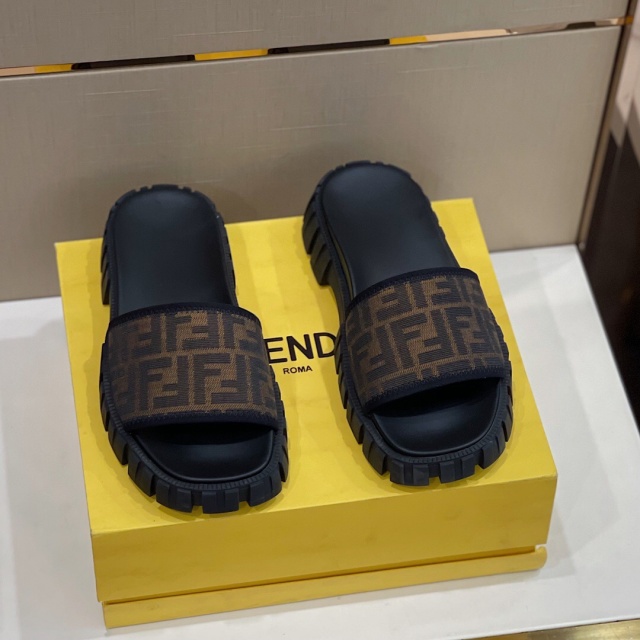 펜디 FENDI 남성 슬라이드 슬리퍼 F176