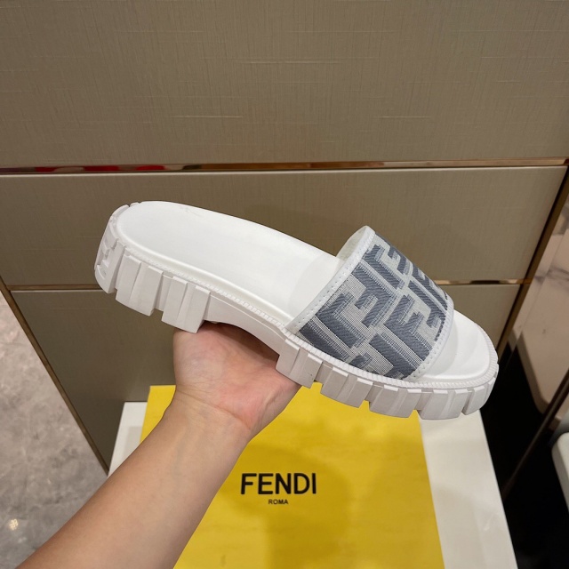 펜디 FENDI 남성 슬라이드 슬리퍼 F177